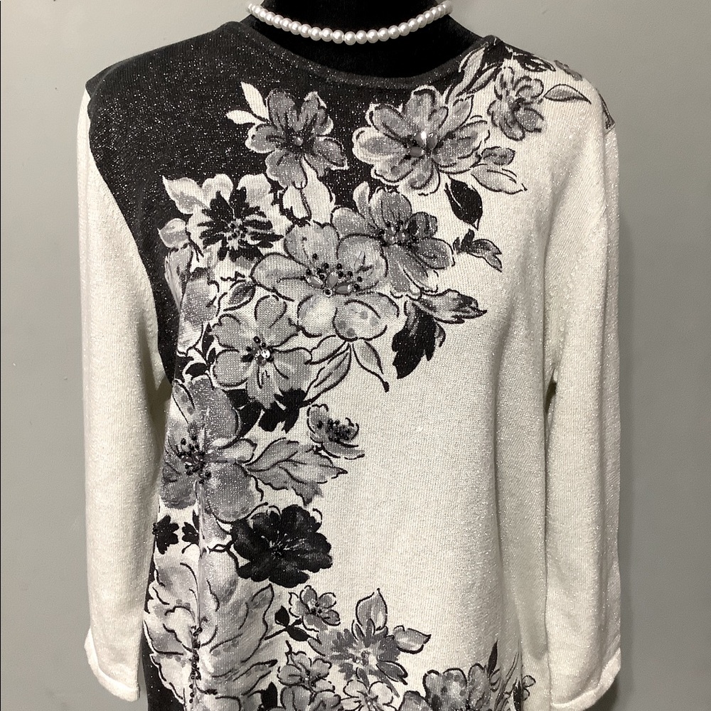 ALFRED DUNNER SWEATER SZ MEDIUM